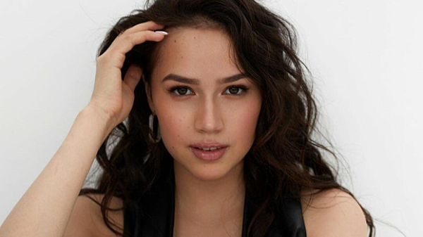 Загитова показала фигуру в обтягивающих шортах Загитова показала фигуру в обтягивающих шортах