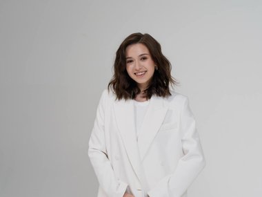 Валиева показала снимки с фотосессии в белом наряде Валиева показала снимки с фотосессии в белом наряде