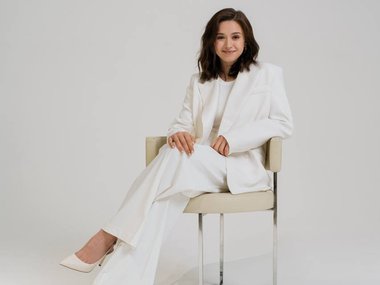 Валиева показала снимки с фотосессии в белом наряде Валиева показала снимки с фотосессии в белом наряде