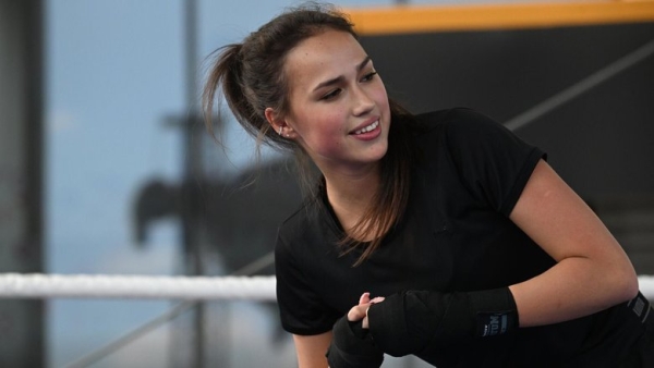 Алина Загитова: «Хочется показать вам лайфстайл жизни, как она есть. Завтракаем с сестрой, смотрим “Игру в кальмара” — вчера смотрели до четырех утра» Алина Загитова: «Хочется показать вам лайфстайл жизни, как она есть. Завтракаем с сестрой, смотрим “Игру в кальмара” — вчера смотрели до четырех утра»