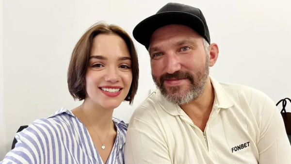 Медведева выложила видео с Овечкиным: «Боксировать не умею, строго не судите» Медведева выложила видео с Овечкиным: «Боксировать не умею, строго не судите»