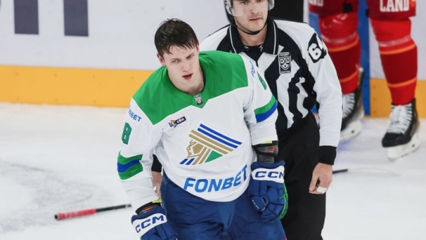 Защитник «Салавата» Комаров дисквалифицирован на один матч за драку в игре с «Ак Барсом» Защитник «Салавата» Комаров дисквалифицирован на один матч за драку в игре с «Ак Барсом»