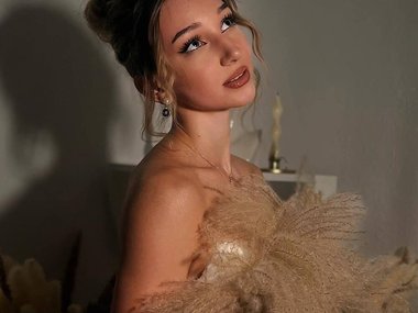 «Осеннее сияние»: Метелкина порадовала поклонников элегантной фотосессией «Осеннее сияние»: Метелкина порадовала поклонников элегантной фотосессией