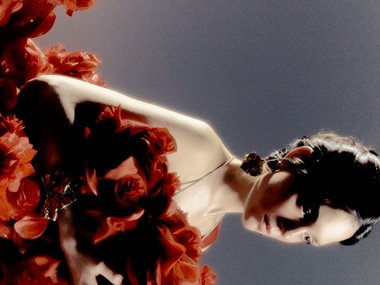 Медведева показала фигуру в красном платье с откровенным вырезом Медведева показала фигуру в красном платье с откровенным вырезом