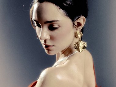 Медведева показала фигуру в красном платье с откровенным вырезом Медведева показала фигуру в красном платье с откровенным вырезом