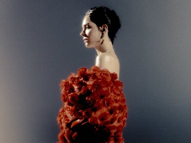 Медведева показала фигуру в красном платье с откровенным вырезом Медведева показала фигуру в красном платье с откровенным вырезом